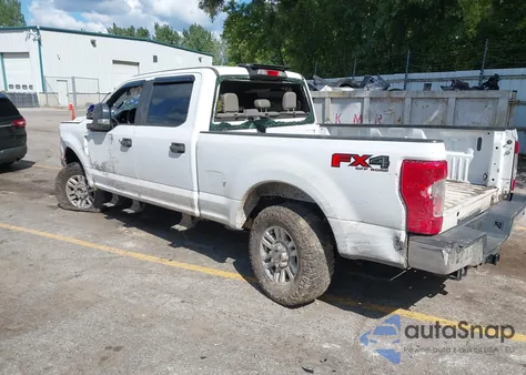 2018 Ford F-250 Xl z USA, uszkodzony, nr VIN 1FT7W2B65JEC62871